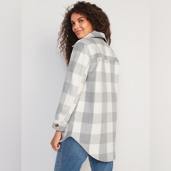 Old navy shacket gray white plaid flannel buttonup size small oversized camping - Picture 2 of 9